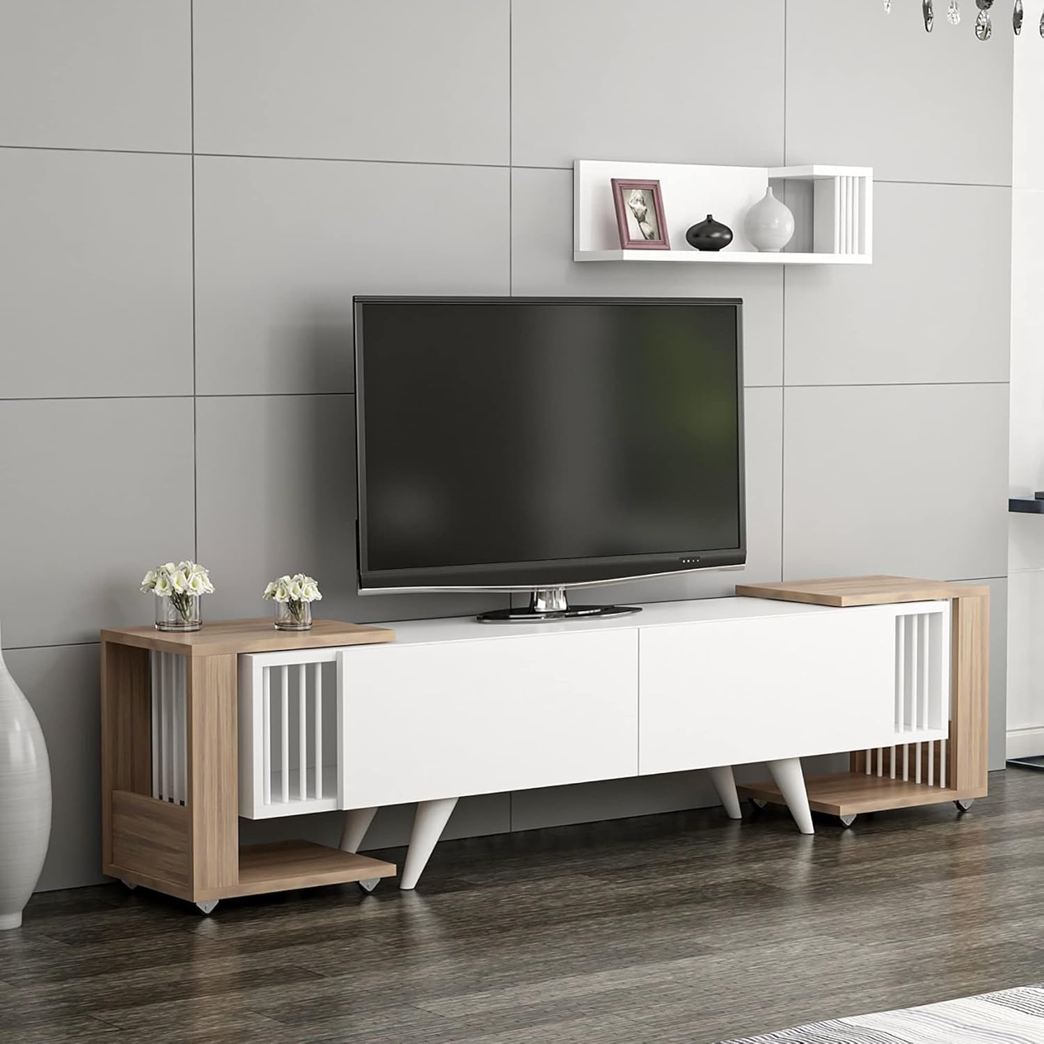 Ensemble television avec deux tables d'appoint ¨¤ roulettes et etag¨¨re murale, decor chene et blanc